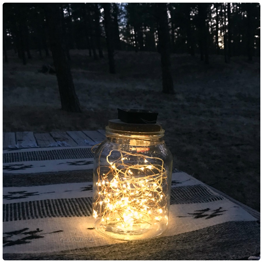 Just stuff some solar fairy lights in a glass jar for this EASY solar lights DIY project. It makes a pretty centerpiece for when you're having a dinner party outside or entertaining outside on those summer evenings. #solarlights #masonjar #diy